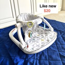 Like new Fisher Price Sit me Up Portable Baby Floor Seat