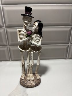 Ashland Michaels Halloween gothic bride & groom skeleton skull couple decoration