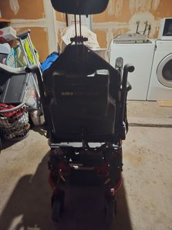Electric wheelchair