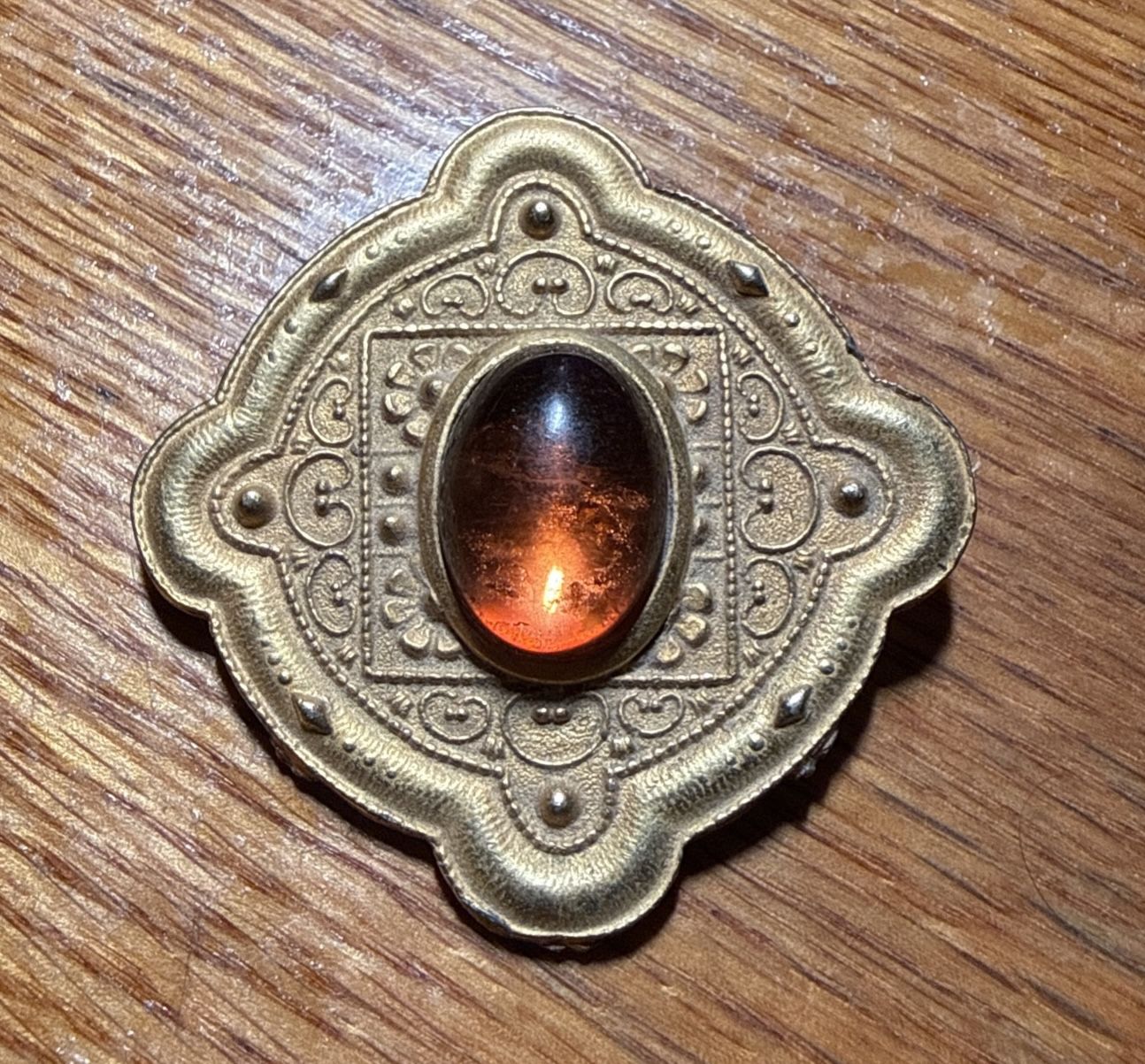 Vintage Estate Style Brooch Pin Gold Tone Amber Stone 1928?