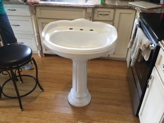 New pedestal sink