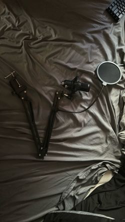 high-end for streaming works great with an arm Microphone high-end for streaming works great with an arm