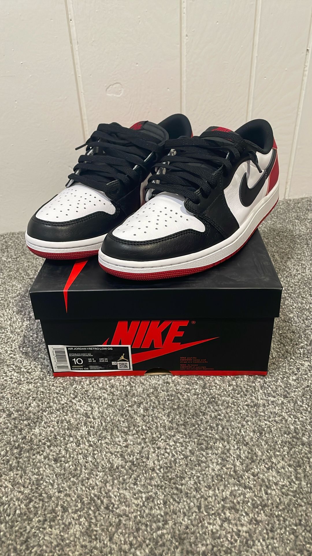 Jordan 1 Black Toe Low 