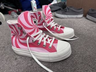 Women’s Size 6 Converse
