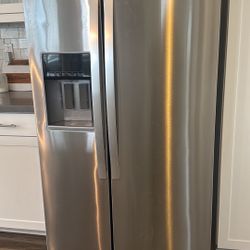 Whirlpool Counter Depth refrigerator 