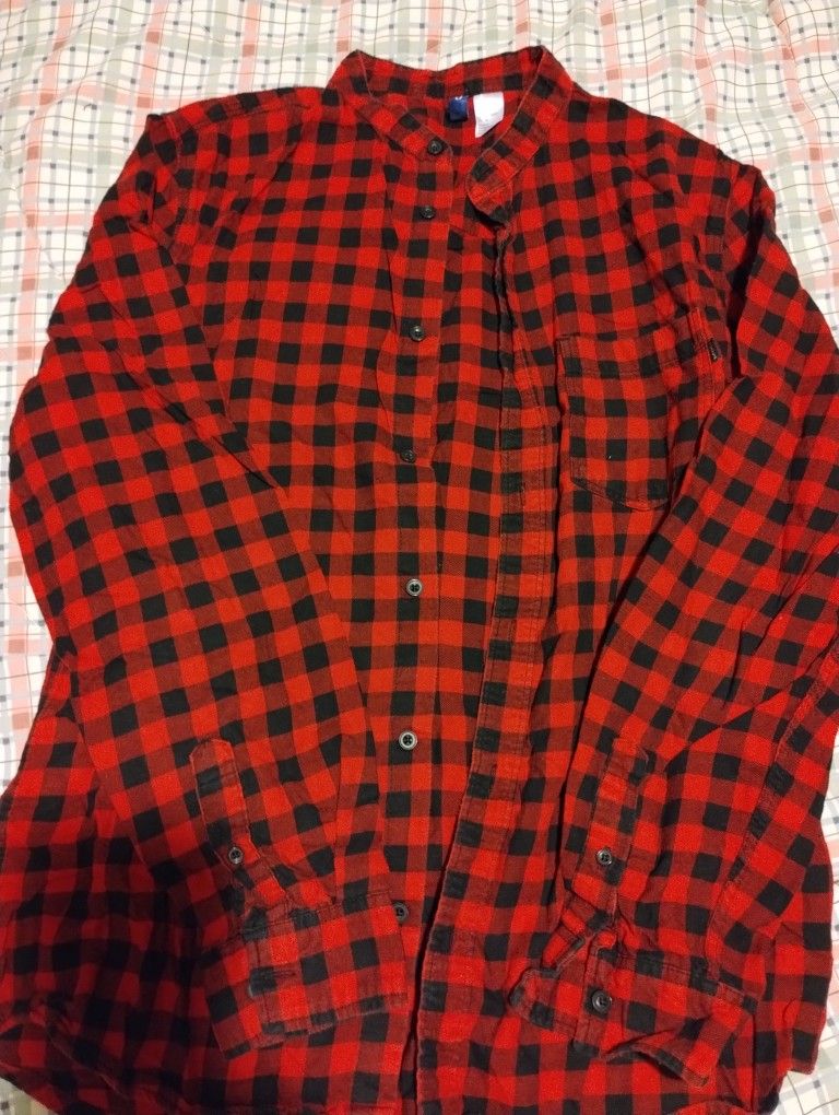 Camisa De Hombre Size M En Buenas Condiciones $8