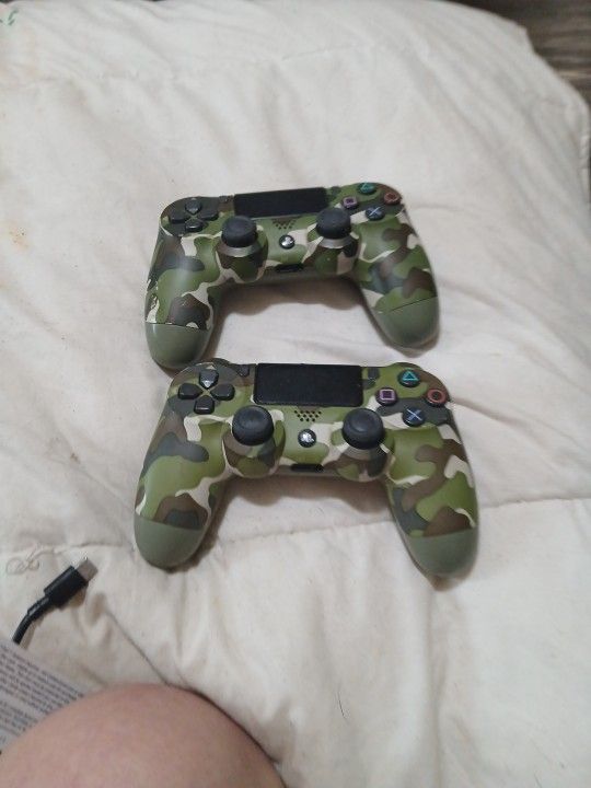 2 Playstation Controllers