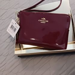 BRAND NEW COACH WRISTLET IN THE BOX.....😁😊😍