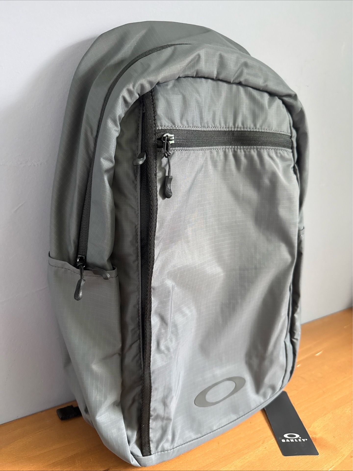 Oakley Backpack 22L Sport Fits 17" Laptop Water Repellent Gray New