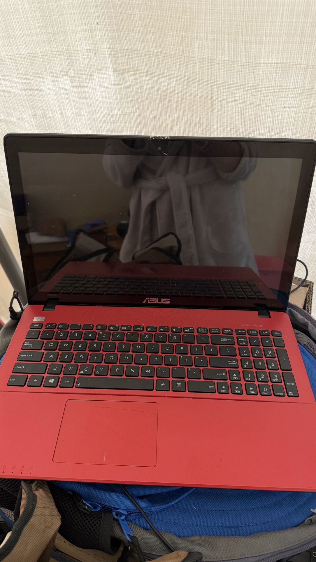 π» ASUS Red Laptop β 15.6β Screen, Needs OS / Hard Drive Repair Description: Stylish red ASUS laptop. Great for parts or repair. The laptop powers on