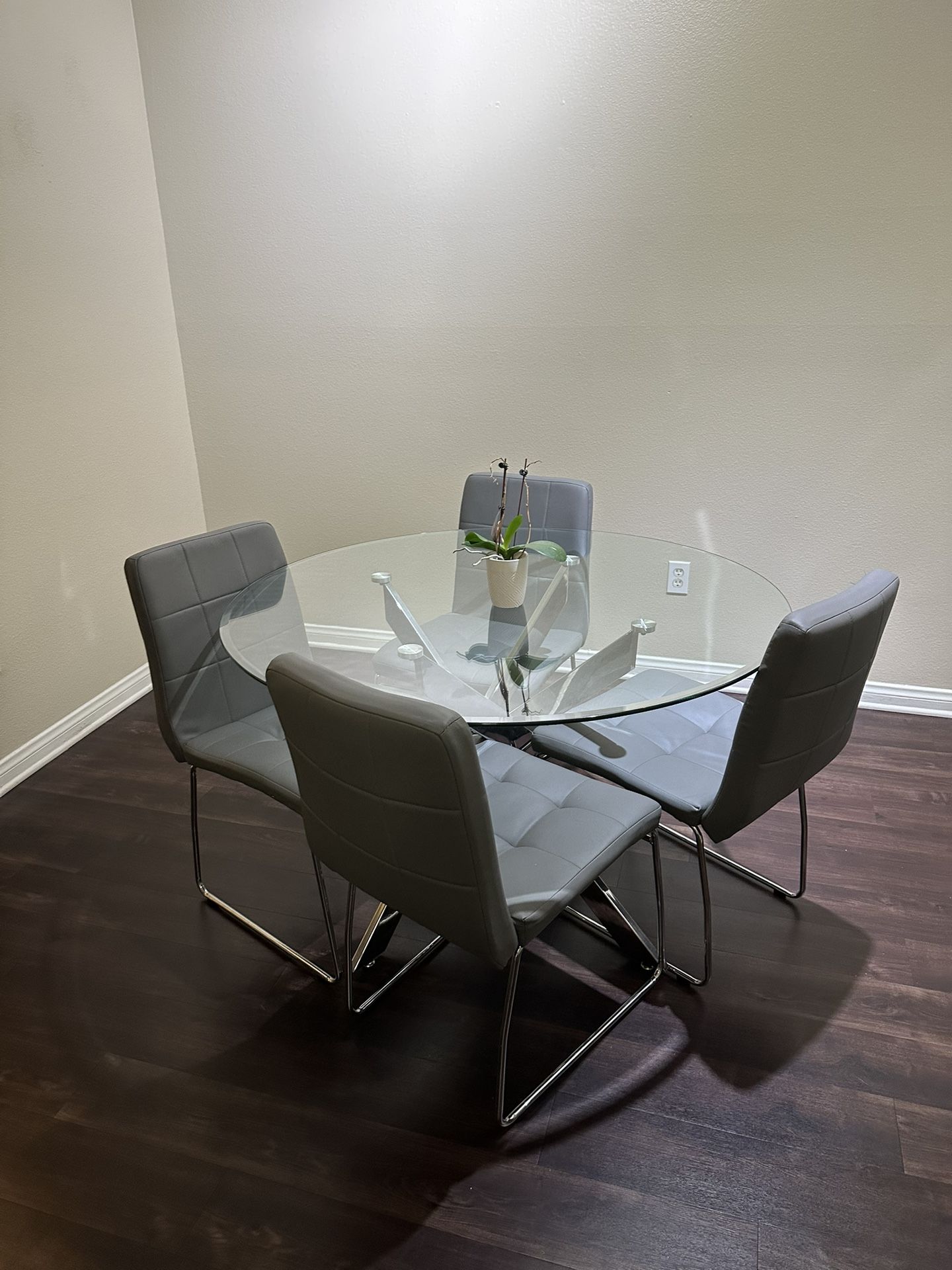 Dinning Table 4 Seats