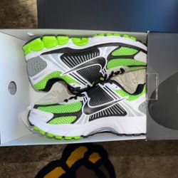 Nike Size 6.5 Men Brand New 