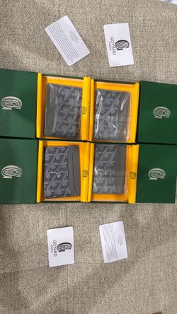 grey cardholder/wallets