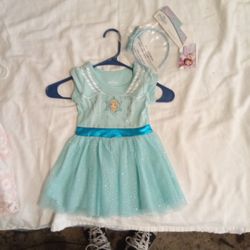 Frozen Halloween dress for little girl.Two t slash m p two nice costume