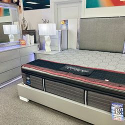 Memorial Day Pre Sale🇺🇸Stunning Silver 5pc Bedroom Furniture Set With LED Lighting Available $1499