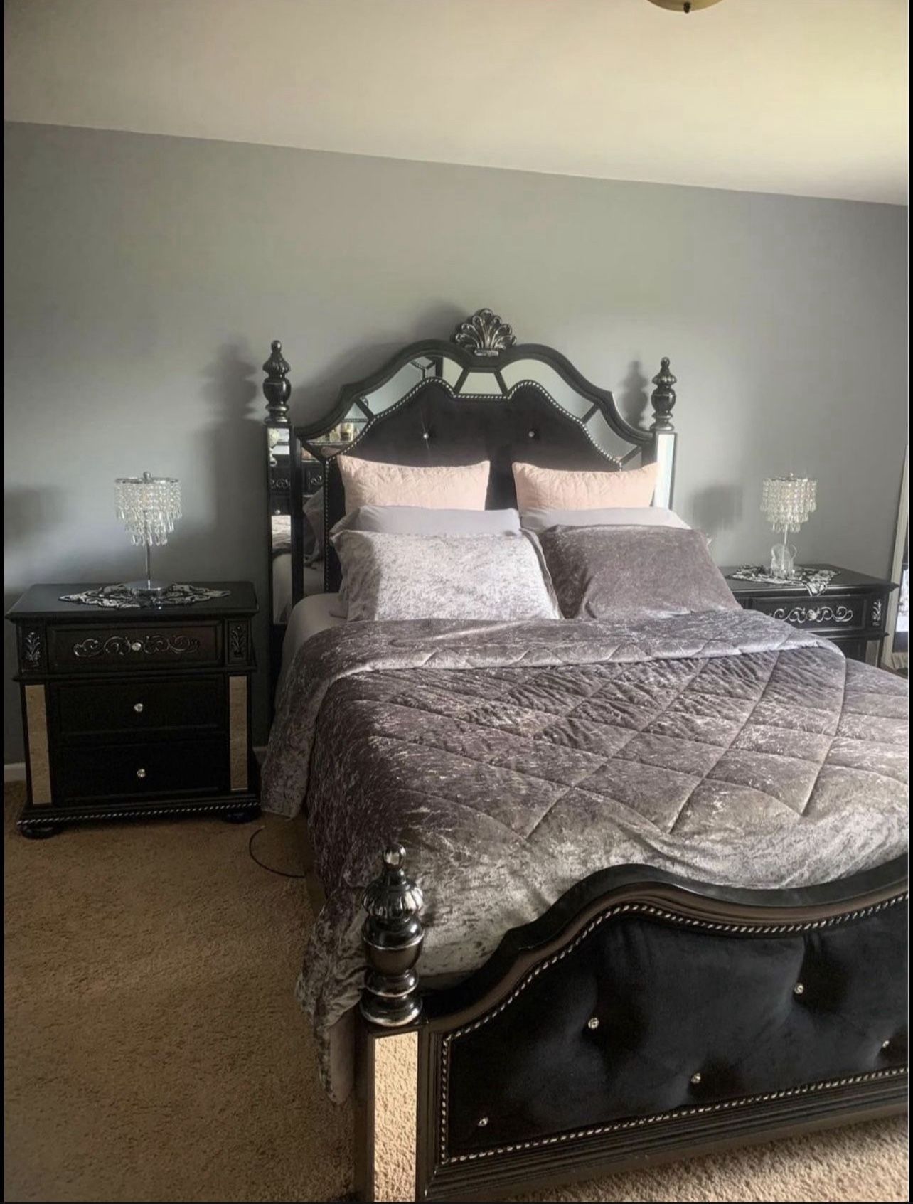 Queen bed, 2 Nightstand, Chest of 5 Drawers , Dresser with mirror