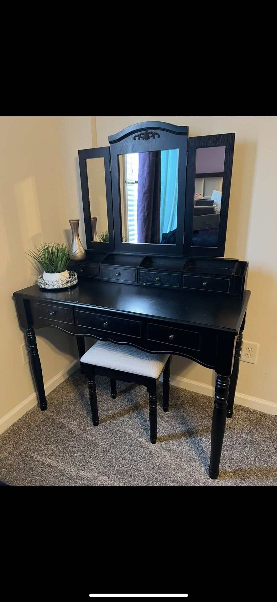 Vanity Makeup Set with 7 Drawers, 2 Brush Slots and 4 Open Compartments, Dressing Table with Tri-Fold Necklace Hooked Mirror, Solid Wood Legs, Cushion