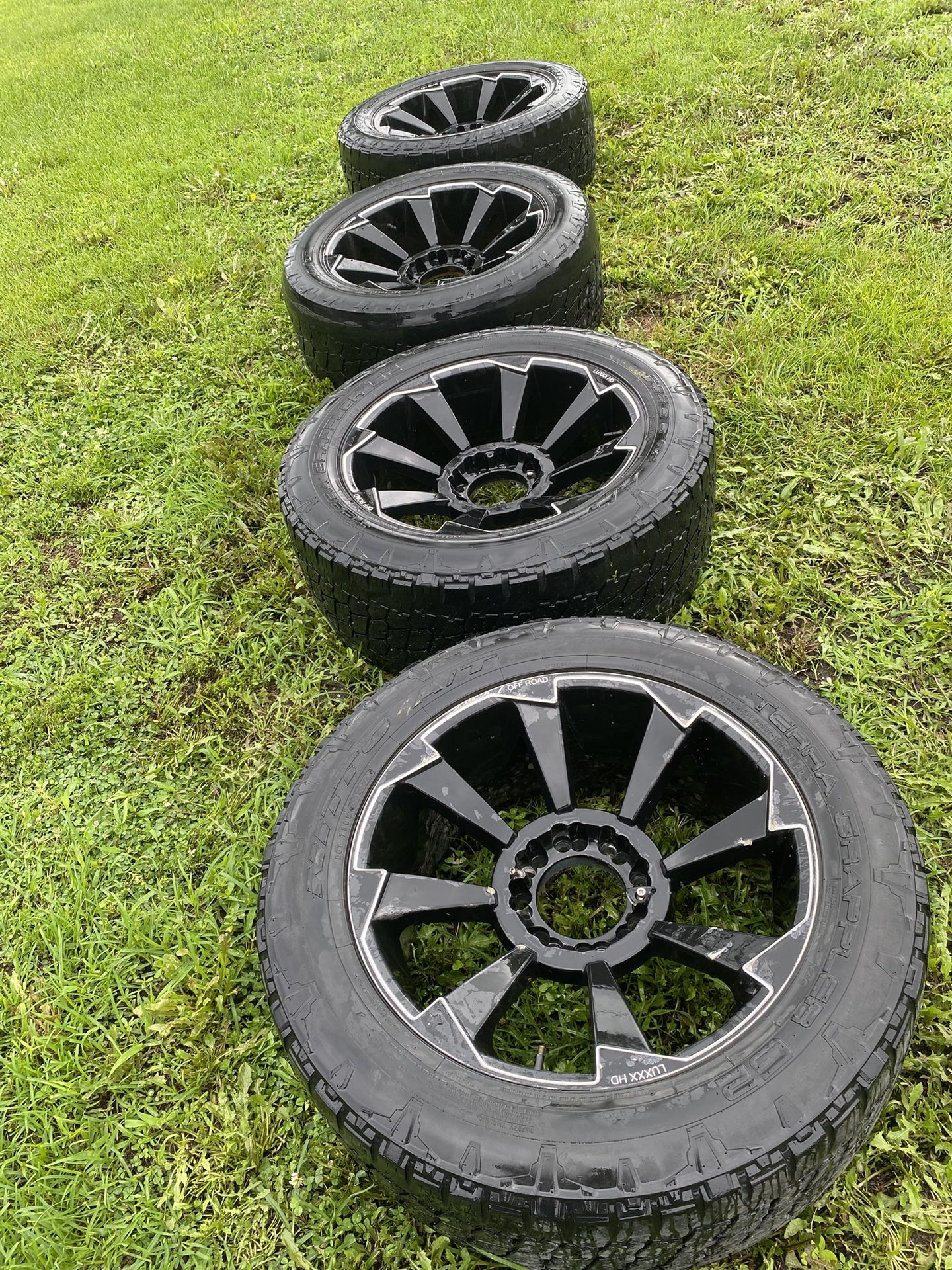 22x12 8 Lug Wheels 