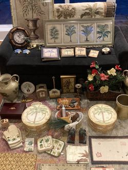 Palm tree themed decorations for kitchen and main living areas. - Can Sell Separately