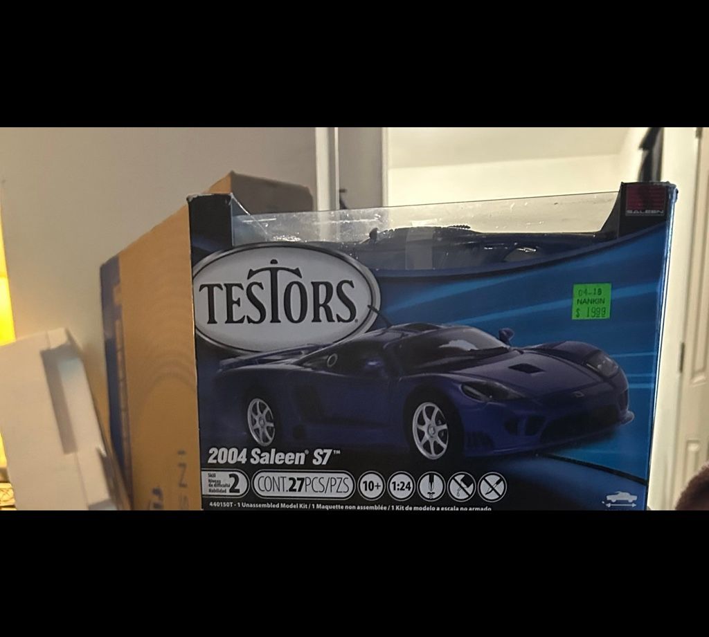 Testors 2004 Saleen S7 (1:24)
