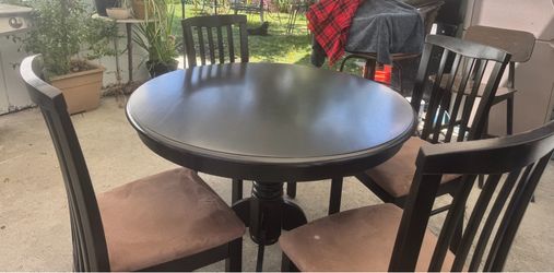 Tablet set with chairs