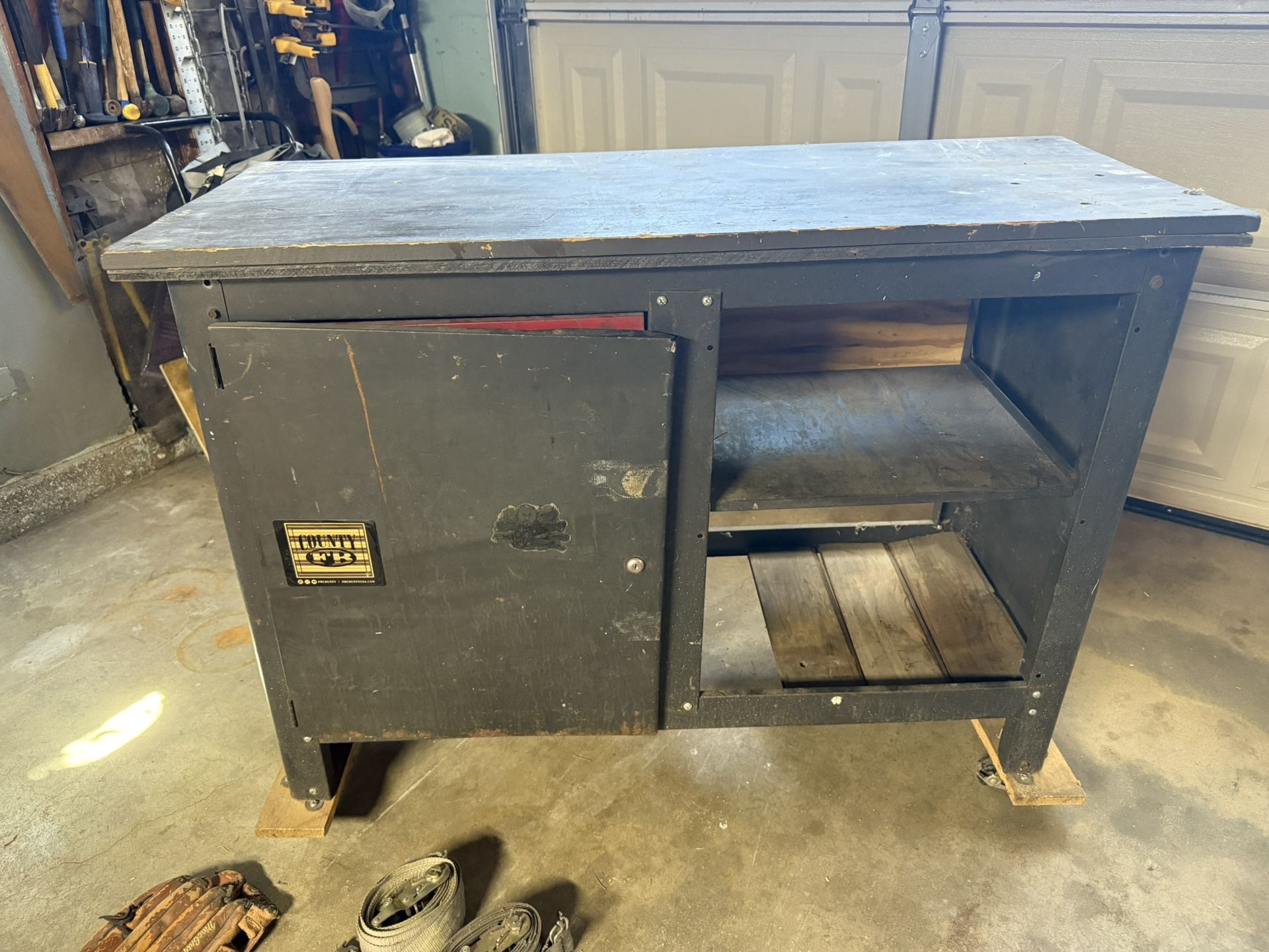 Workbench with drawers 