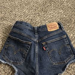 Levi’s shorts 501