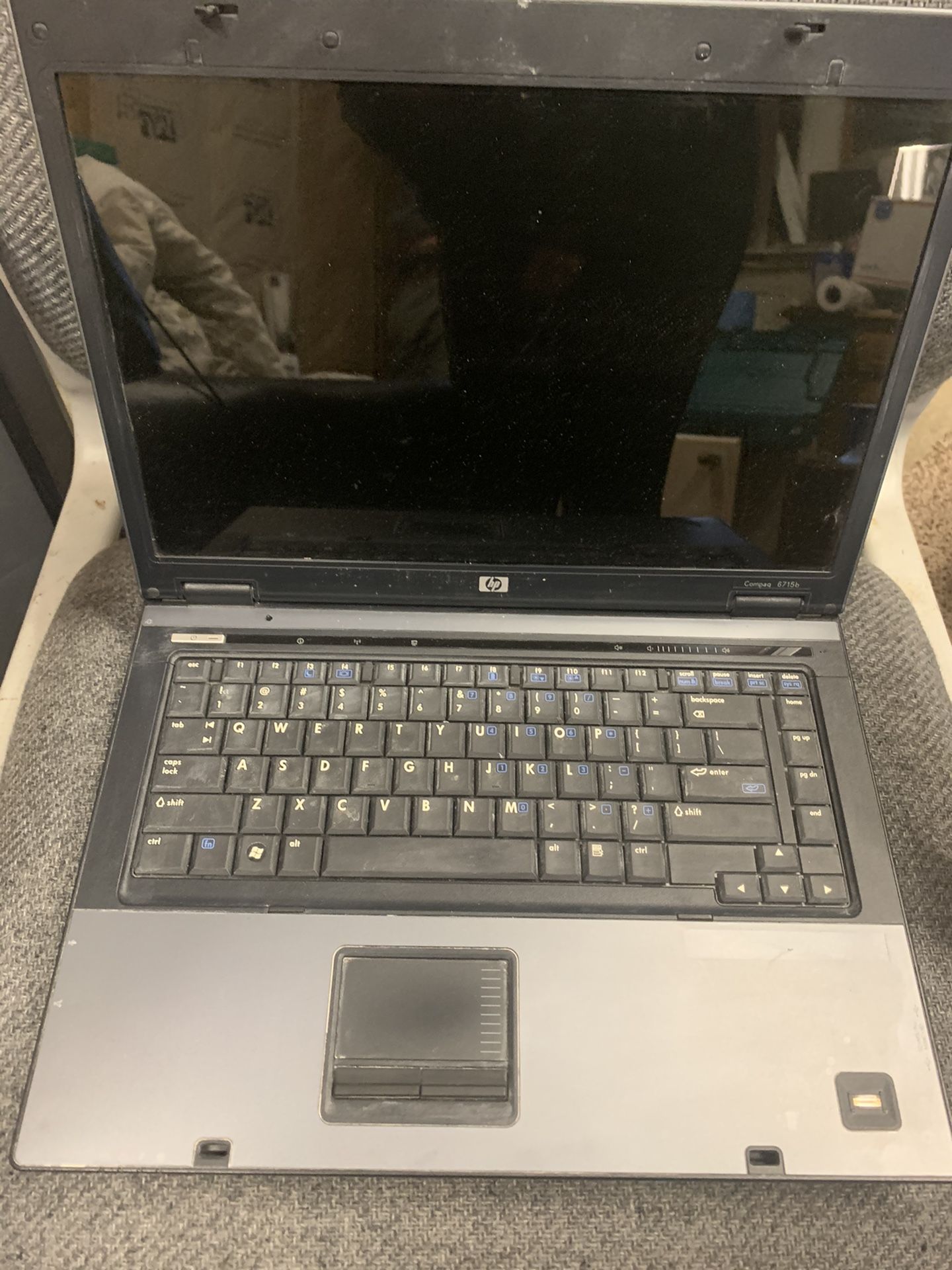 HP Compaq 6715b laptop for parts. No charger