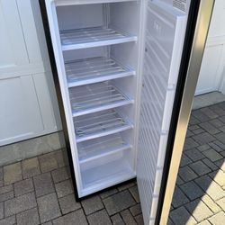 Frigidaire upright freezer