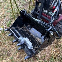 Combo Dig Bucket - Mini Skid Steer - Toro Dingo Digging Grapple Tooth Bucket, Excavator?