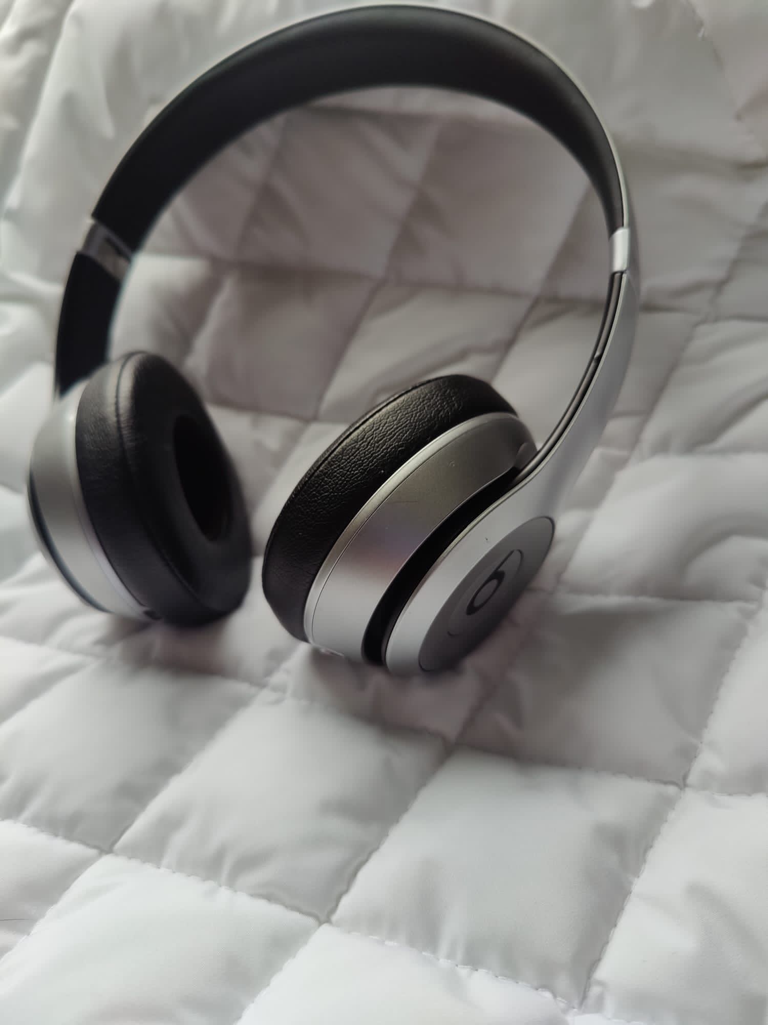 Beats  By Dre -Wireless Solo Head Phones