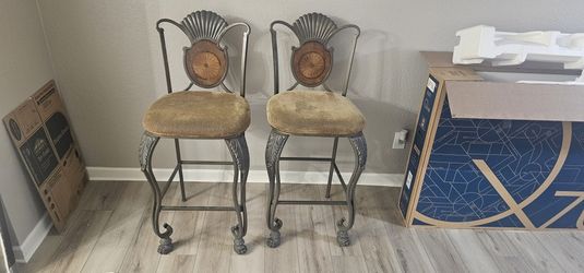 Elegant Metal & Wood Bar Stools (Set of 2) – Vintage/Traditional Style