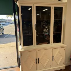 Beautiful Vintage China Hutch