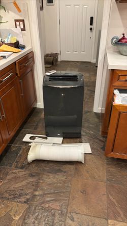 Air conditioner 300$ firm cash only 14000btus absolutely super cold and very powerful will be plugged in when buying