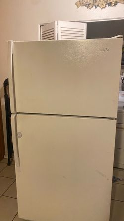 Whirlpool Top-Freezer Refrigerator White