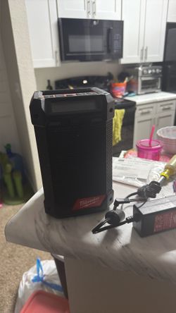 Milwaukee m12 Bluetooth radio/charger