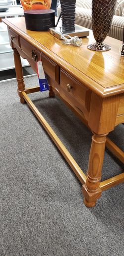 Oak Console Table made by Riverside Furniture with 1 drawer