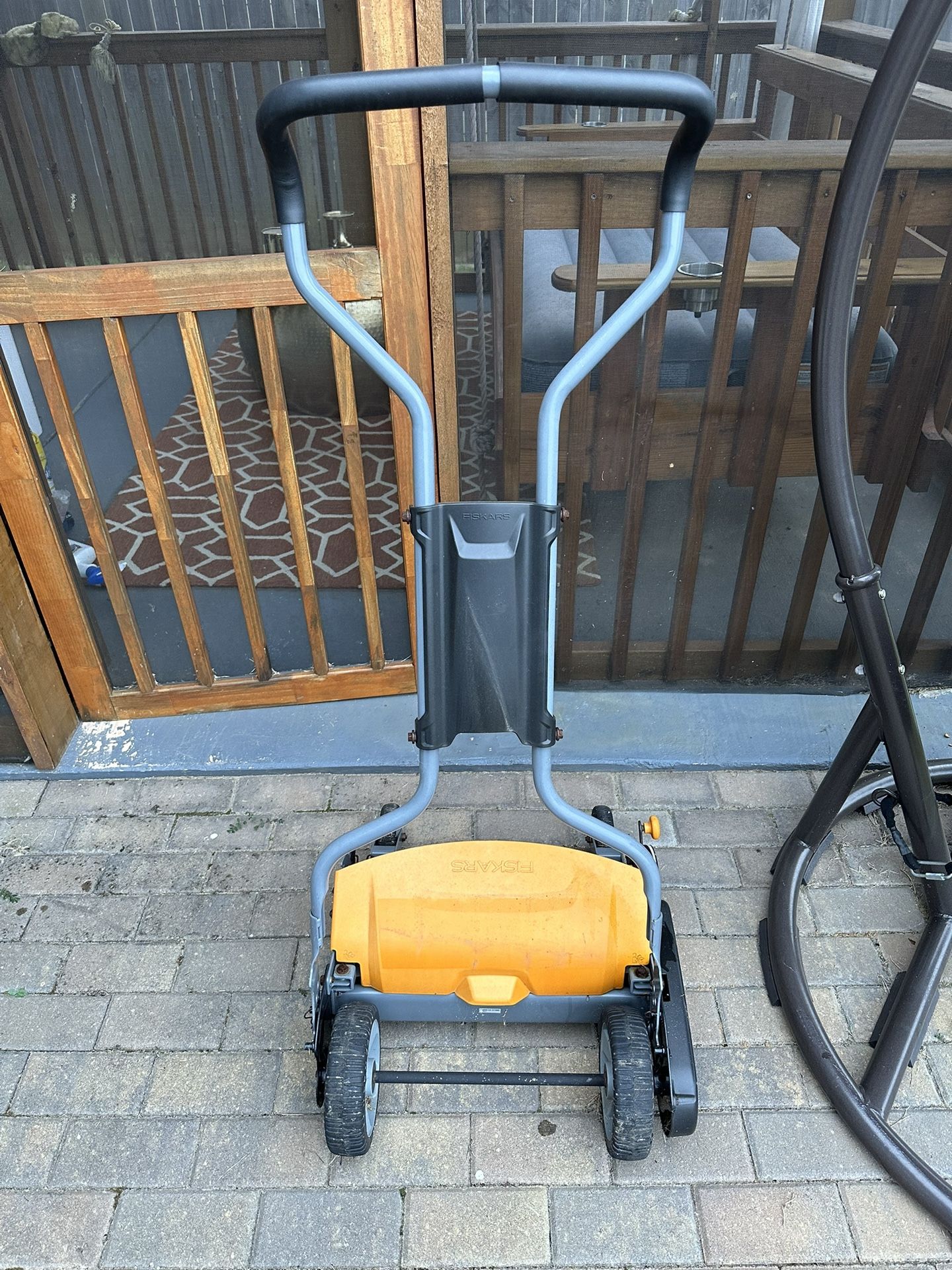 Fiskars Reel Lawnmower