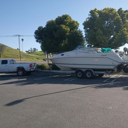 Rinker Fiesta Vee 265 ready to go