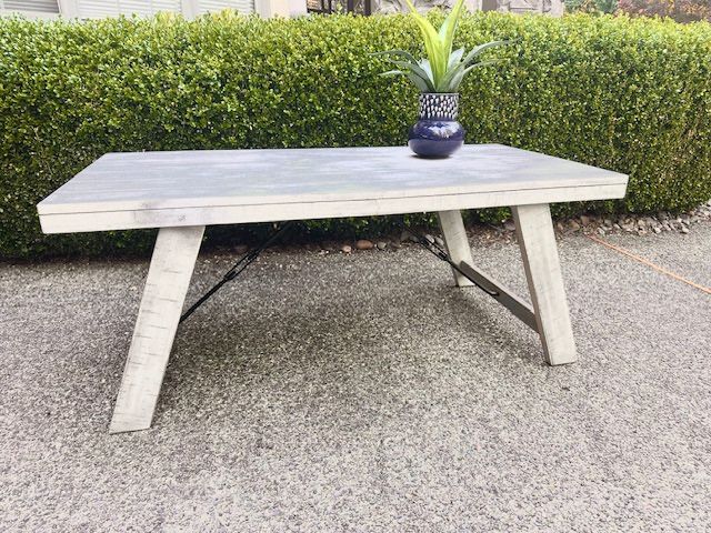 Ashley Furniture Carynhurst Table