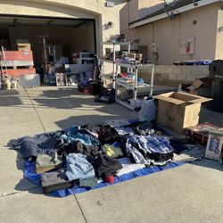 Yardsale In Fontana 