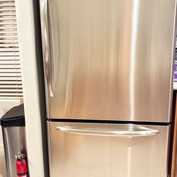 Refrigerator Maytag $350