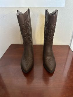 Women’s Size 7 Cowboy Boots
