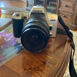 Minolta QTsi Maxximum Film Camera