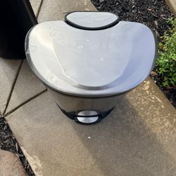Trash Can 13 Gallon 