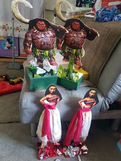 Centros de mesa tema de moana son 4. 2 de cada uno