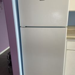 HOTPOINT 15.6 cu. ft. Top Freezer Refrigerator White ENERGY STAR CERTIFIED - H61”- W28”- D28.5”