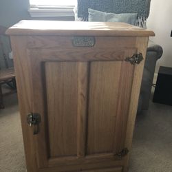 Oak garbage Container to hide your garbage can in the kitchen or washer and dryer room
