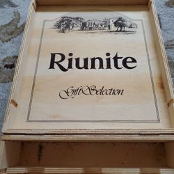 Vintage Riunite Wooden Gift Selection Box