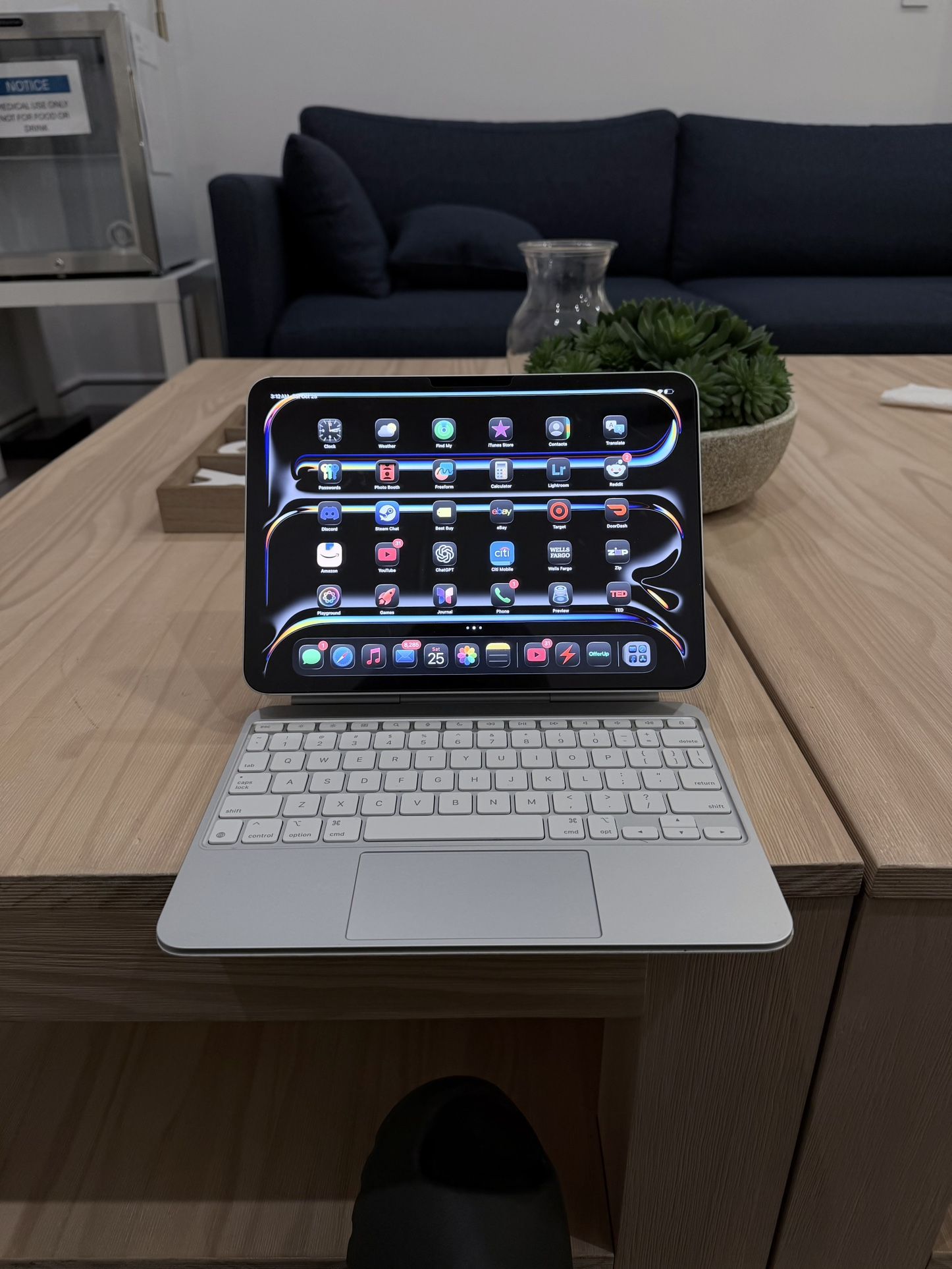 iPad Pro M4 256GB WiFi + Magic Keyboard Bundle 📲